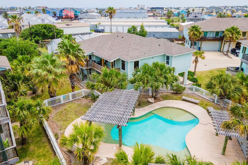 Oasis Pool in the center of the community