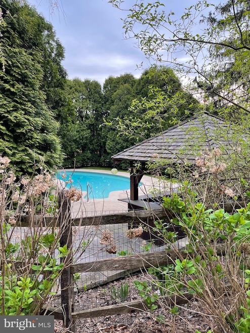 329 E Doe Run Rd, Kennett Square, PA 19348 - photo 1