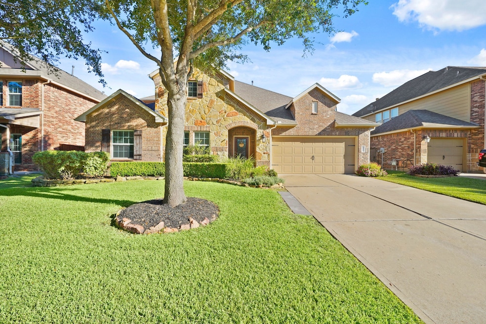 Welcome to 21330 Hawkley Drive! This 2-story foyer