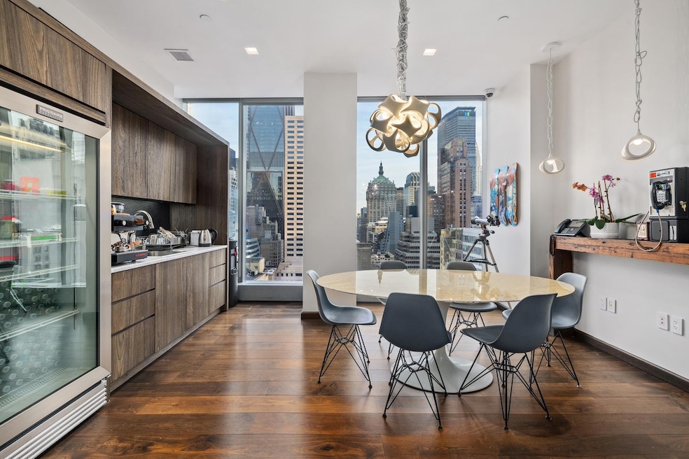 50 W 47th St unit 1808, New York, NY 10036 - photo 1
