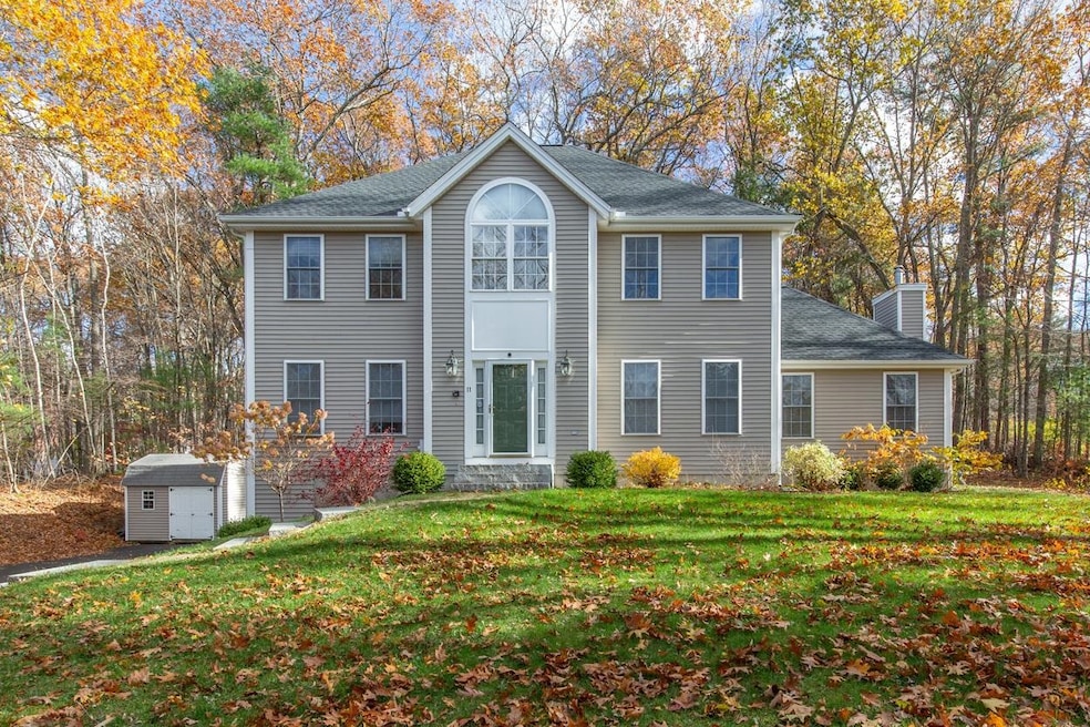 11 Queens Way, MerriMacK, NH 03054 - photo 1