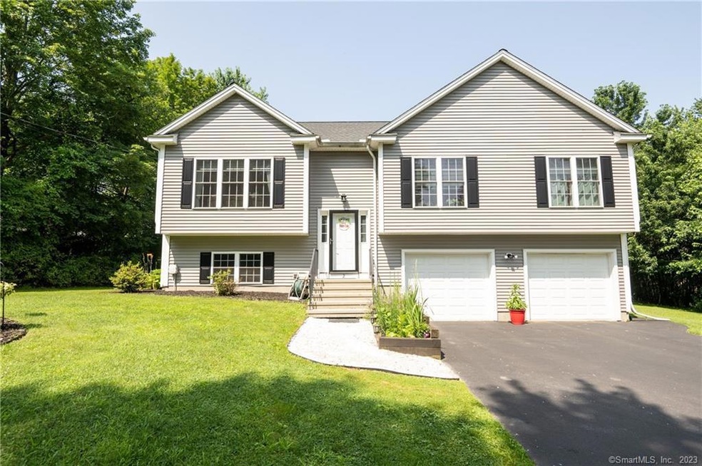 Welcome to 2 McDowell Road in Middletown!