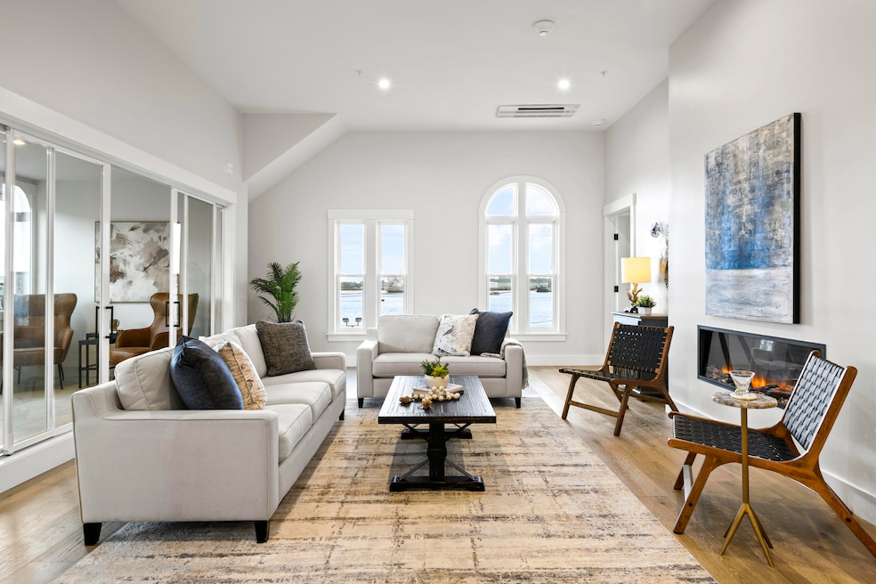 2 India St unit 4, Portland, ME 04101 - photo 1