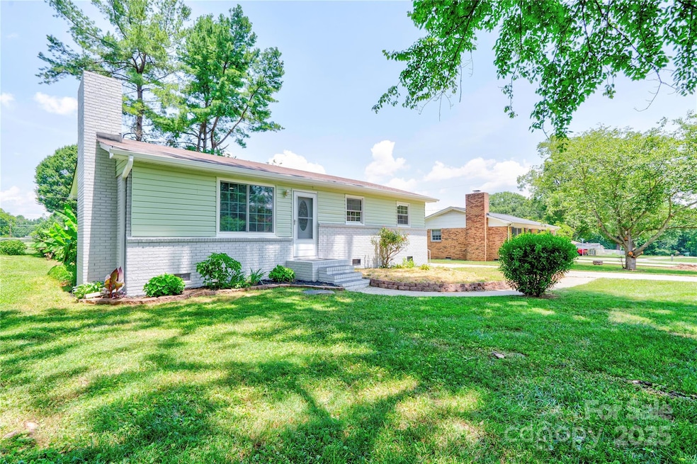 409 E Tennessee Ave, Bessemer City, NC 28016 - photo 1