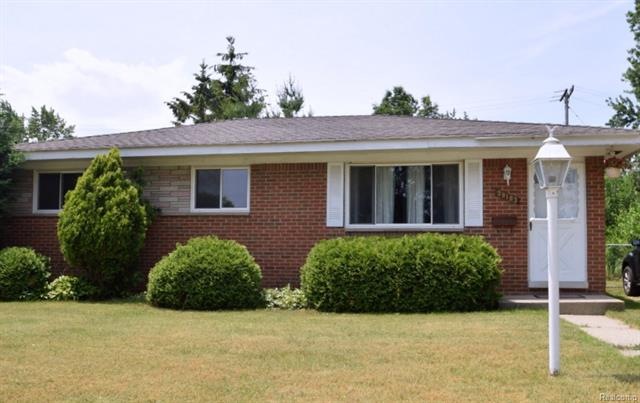 Full brick ranch on quiet cul-de-sac