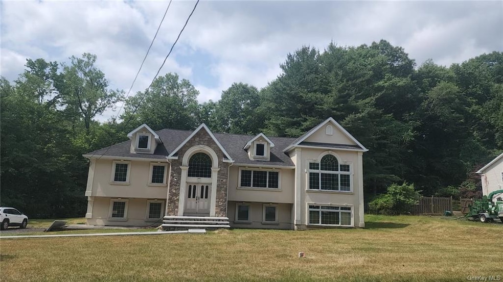 55 Lorna Ln N, Suffern, NY 10901 - photo 1