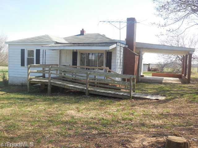 5166 Gracewood Rd, Ramseur, NC 27316 - photo 1