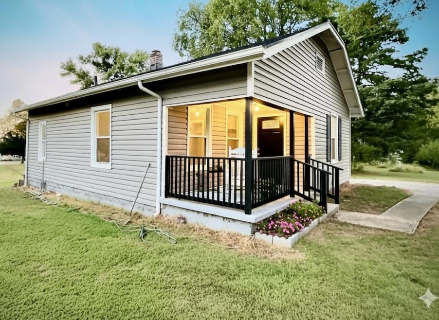 1239 N Main St, Nevada, MO 64772 - photo 1
