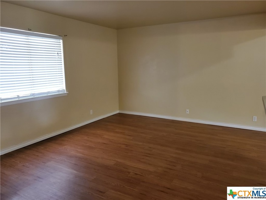 1120 N King St unit 206, Seguin, TX 78155 - photo 1