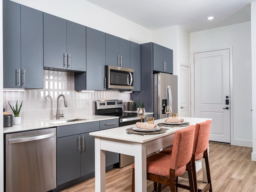 MODEL PHOTOS. PHOTOS MAY BE OF SIMILAR UNIT OR LAY