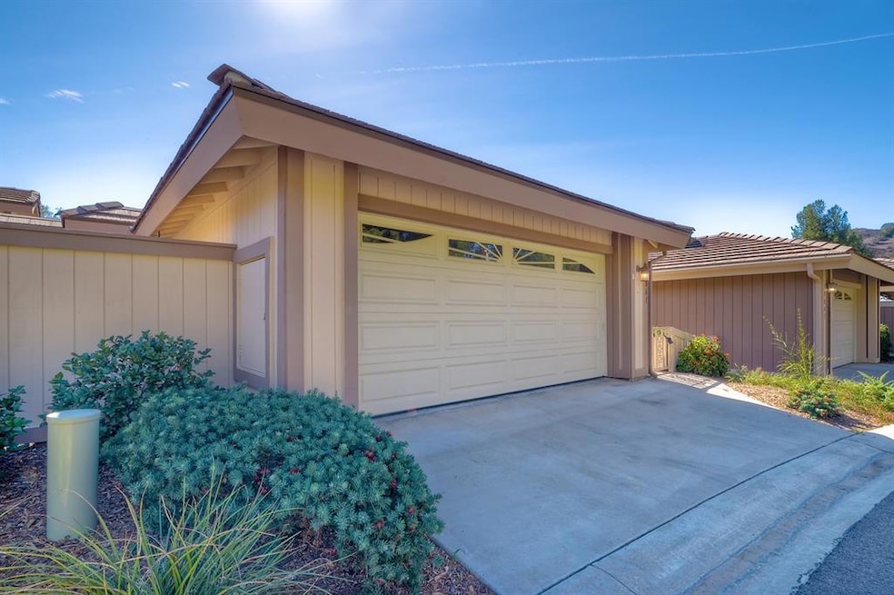 29861 Circle r Creek Ln, Escondido, CA 92026 - photo 1