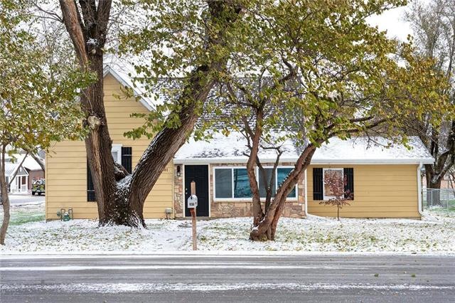 301 S Franklin St, Raymore, MO 64083 - photo 1