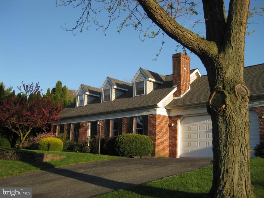 256 Orchard View Dr, Leola, PA 17540 - photo 1