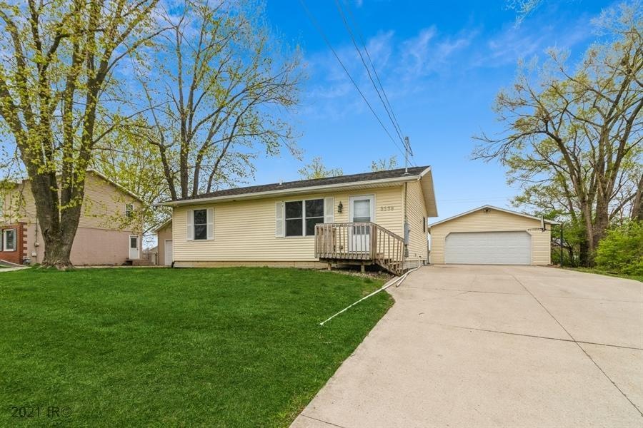 3239 E Clinton Ave, Des Moines, IA 50317 - photo 1