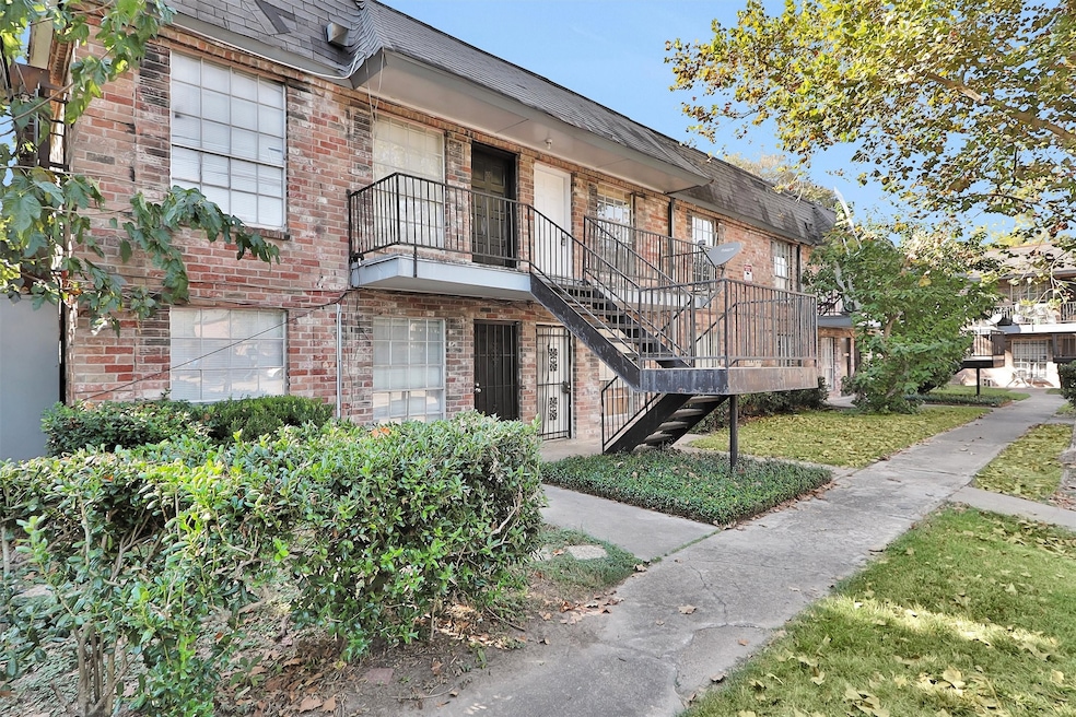 201 W Rosamond St unit 53, Houston, TX 77076 - photo 1