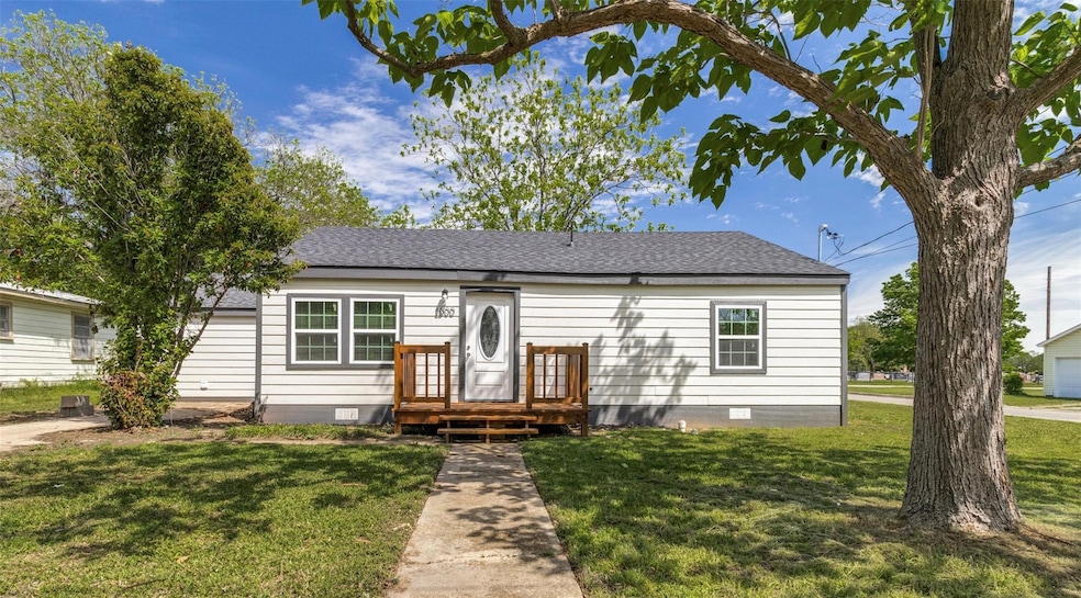 1000 Gladney St, Gainesville, TX 76240 - photo 1