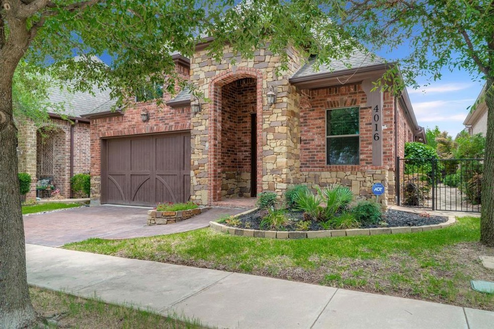 PERFECT LOCK AND LEAVE VILLA HOME