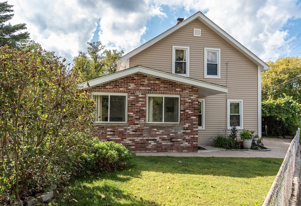 68 Northeast St, Woonsocket, RI 02895 - photo 1