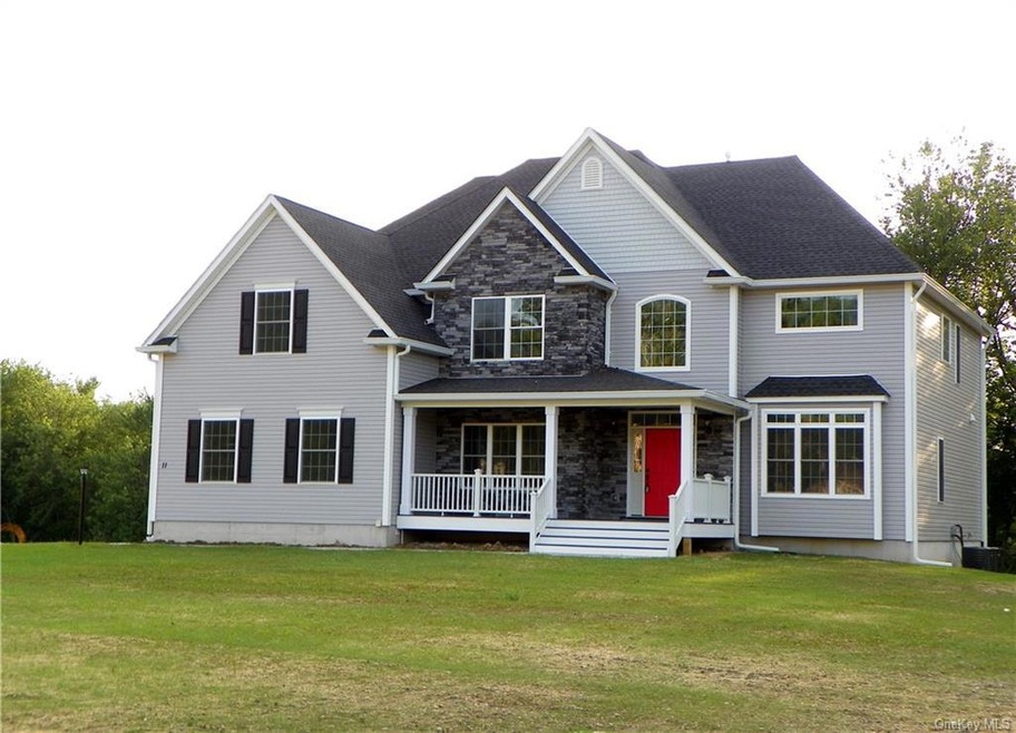 25 Caliburn Ct, Wappingers Falls, NY 12590 - photo 1