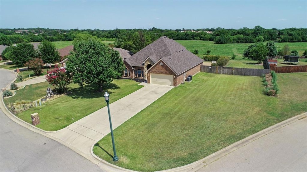 302 Wintergreen Ct, Weatherford, TX 76085 - photo 1