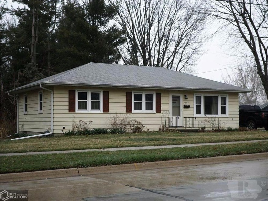 1304 S 8th Ave E, Newton, IA 50208 - photo 1