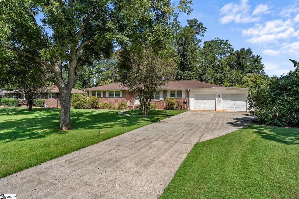 1015 Fairfield Dr, Anderson, SC 29621 - photo 1