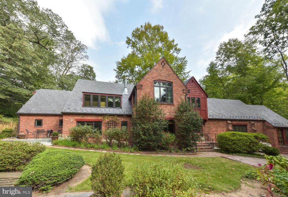 4600 Fieldstone Ln NW, Washington, DC 20008 - photo 1
