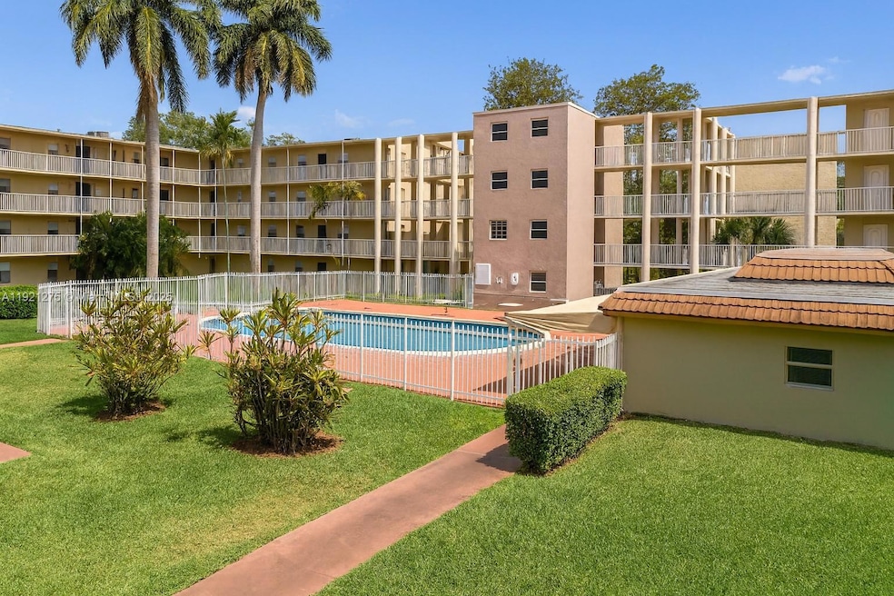 2800 NW 56th Ave unit B402, Lauderhill, FL 33313 - photo 1