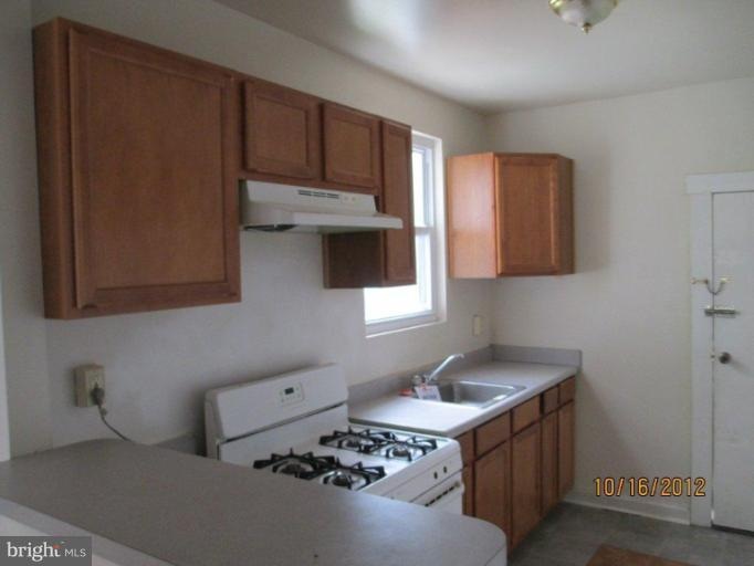 1605 E 29th St, Baltimore, MD 21218 - photo 1