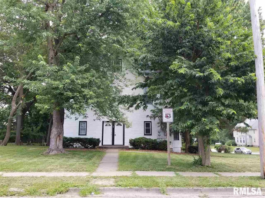 1301 1/2 Arlington Ave, Davenport, IA 52803 - photo 1