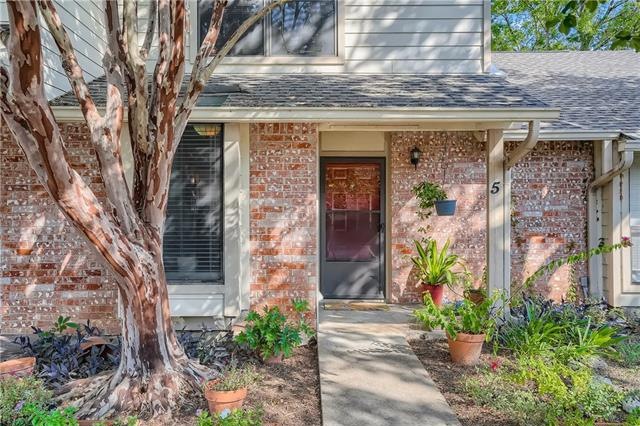 Beautiful condominium located in the one and only 