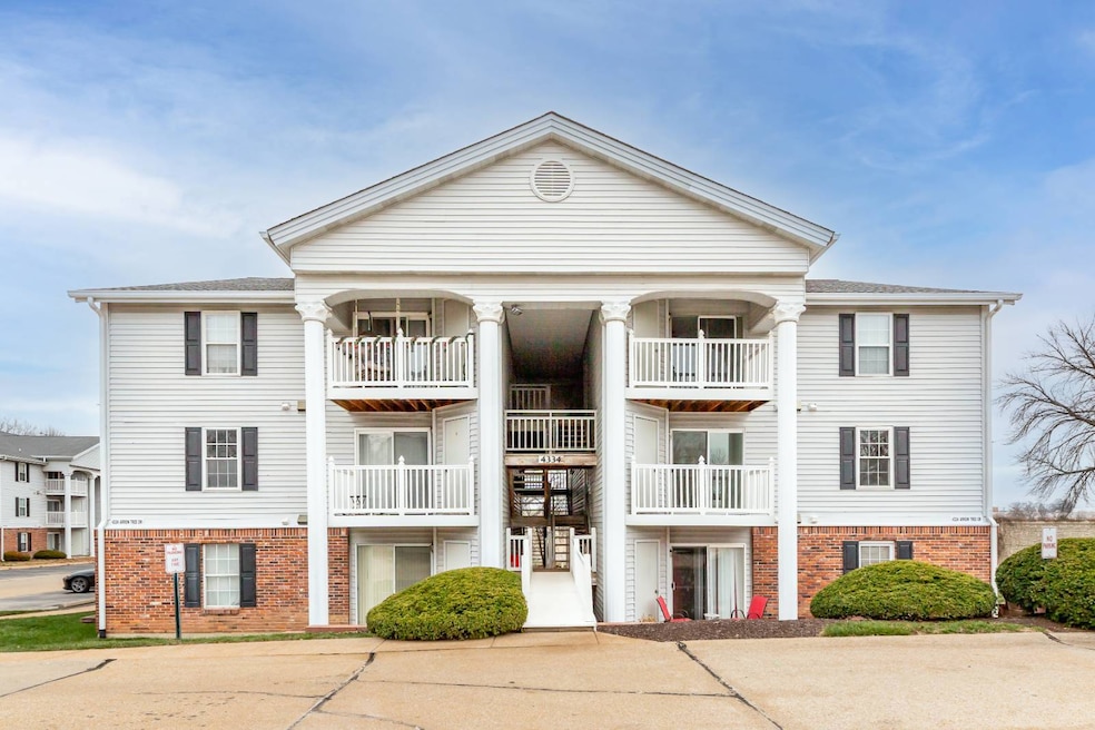 4334 Arrow Tree Dr unit I, Saint Louis, MO 63128 - photo 1