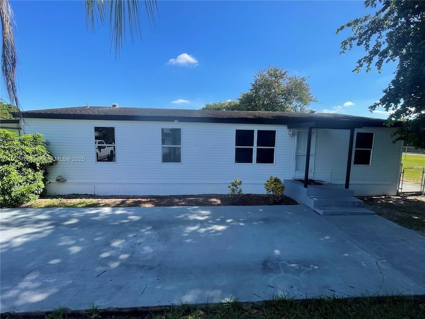 19800 SW 180th Ave, Miami, FL 33187 - photo 1