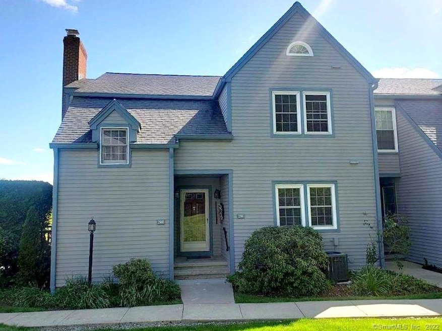 200 Glengarry Rd unit 200, Fairfield, CT 06825 - photo 1