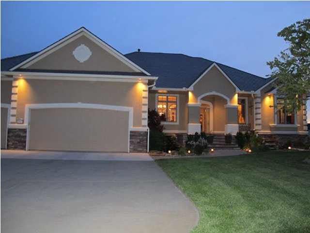Welcome to your NEW home. Ample lighting and a coy