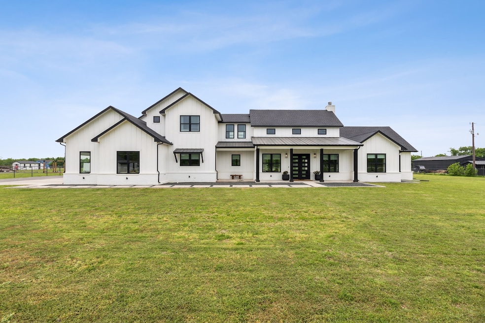 Pending $1,600,000 • Co-Listing Agent