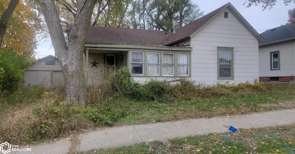702 N Cherry St, Creston, IA 50801 - photo 1