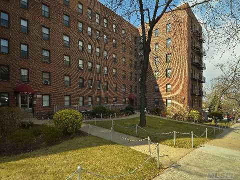 5230 65th Place unit 4C, Maspeth, NY 11378 - photo 1