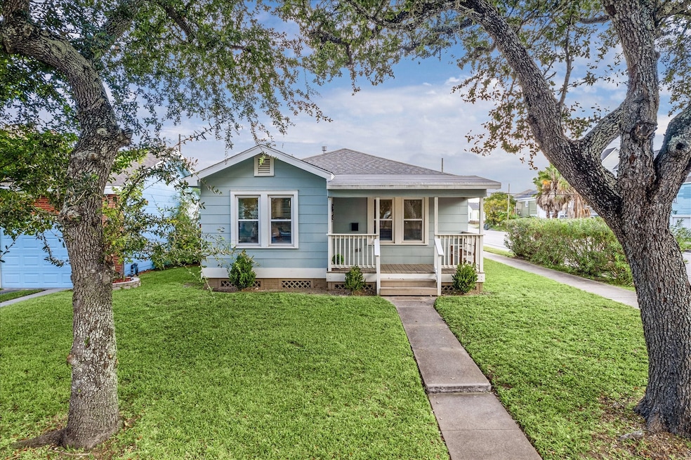 4102 Avenue M 1 2, Galveston, TX 77550 - photo 1