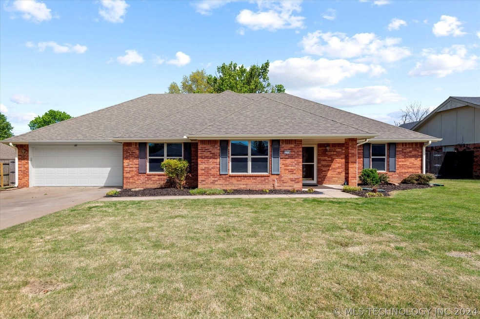 2704 SE Hillsboro Rd, Bartlesville, OK 74006 - photo 1