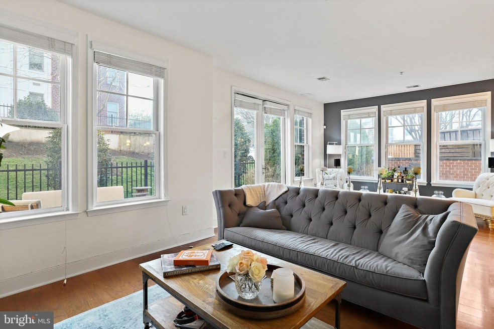 Rhodes Hill Square unit 123, Arlington, VA 22209 - photo 1