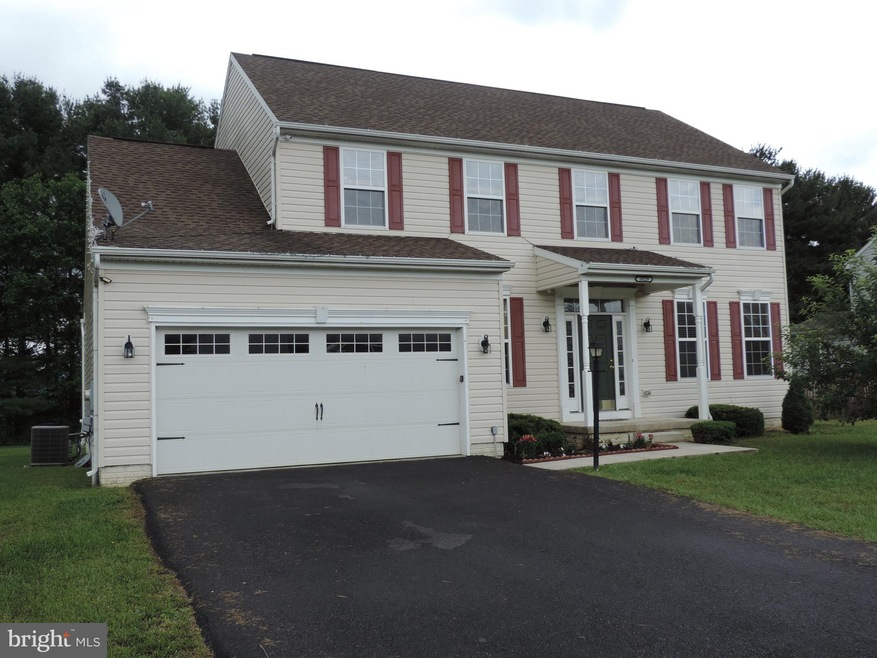 10229 Saddlebrooke Ln, Hagerstown, MD 21740 - photo 1