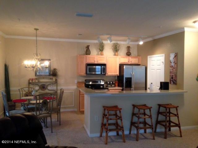Kitchen & Breakfast area