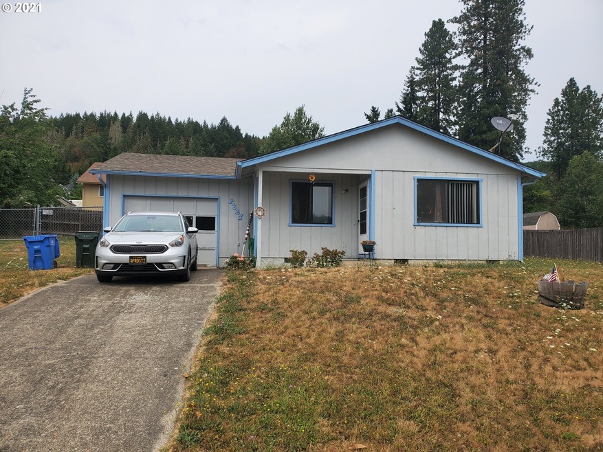 1827 Garnet Ct, Sutherlin, OR 97479 - photo 1