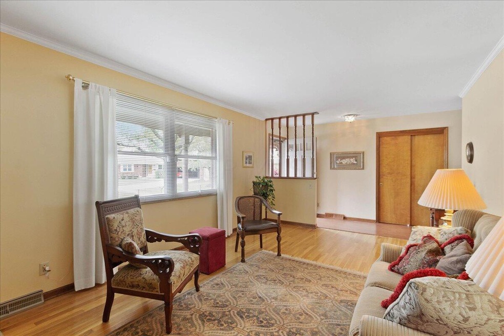 1122 Vanlear Ct, Columbus, OH 43229 - photo 1