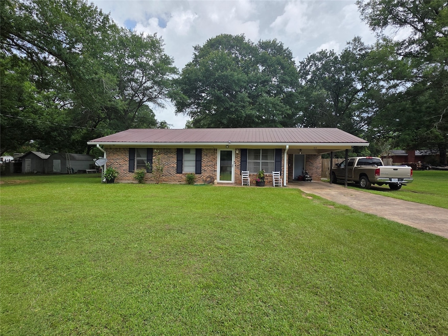 512 W Nevada Ave, Vivian, LA 71082 - photo 1