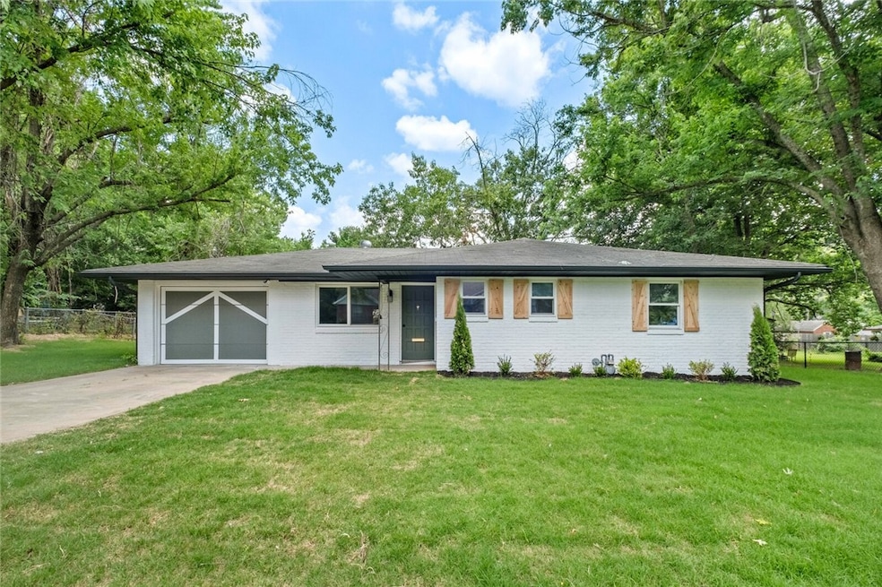 201 Kennan St, Prairie Grove, AR 72753 - photo 1