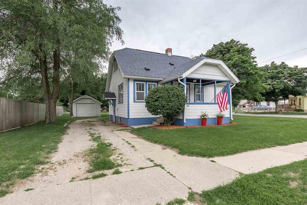 Beautiful Bungalow on Jefferson.  2 bedroom and 1 