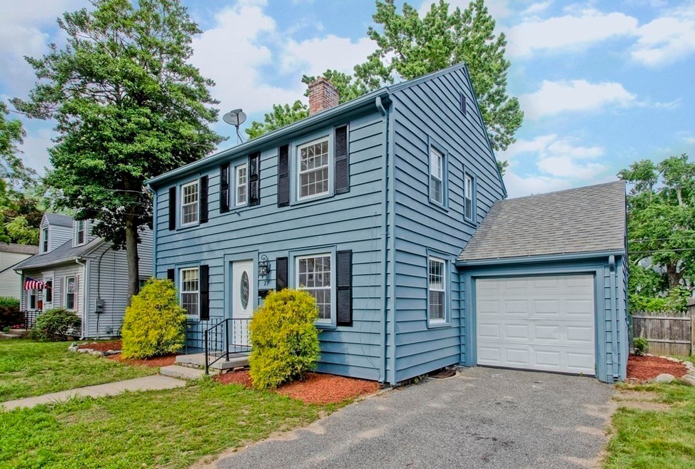 27 Brighton St, Springfield, MA 01118 - photo 1