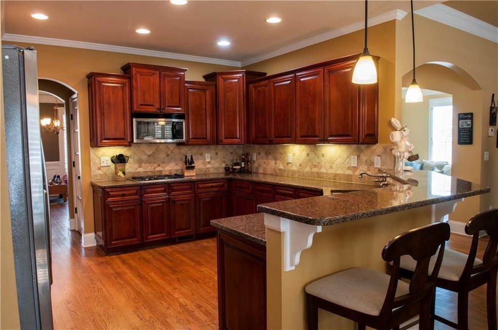 752 Crescent Cir, Canton, GA 30115 - photo 1